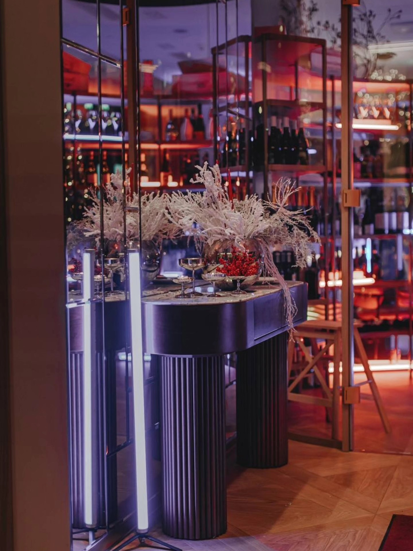 Tallinnan sataman ravintolat tarjoavat monipuolisia vaihtoehtoja rennosta lounaasta tyylikkäisiin illallisiin aivan meren ja keskustan tuntumassa. Tutustu alueen nopeasti kehittyvään ravintolatarjontaan ja löydä uusia suosikkeja.